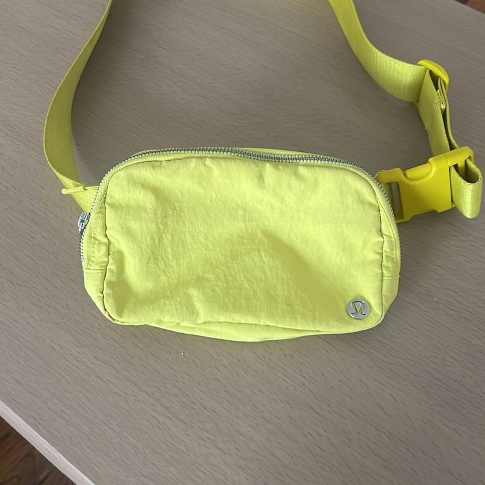 lululemon Everywhere Belt Bag